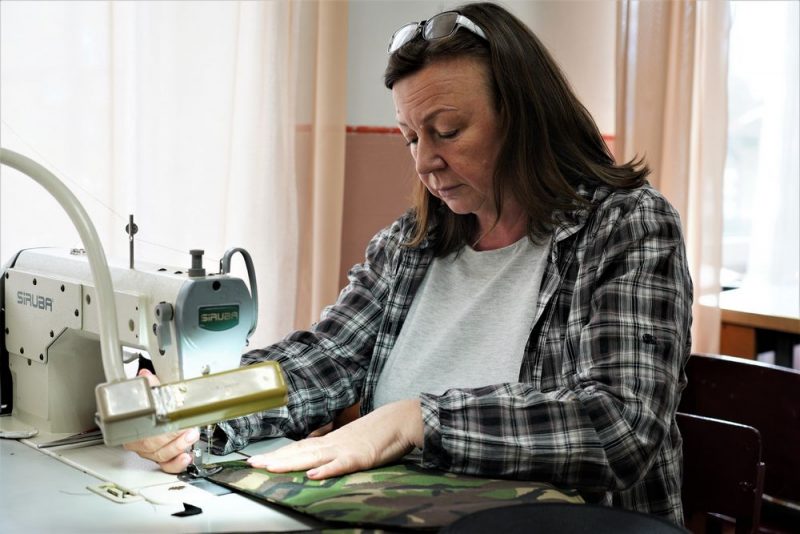 Dans Les Carpates Un Atelier De Confection De Gilets Pare Balles Pour