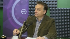 Orbán Viktor sur Kossuth Rádió (MTI Fotó: Koszticsák Szilárd).