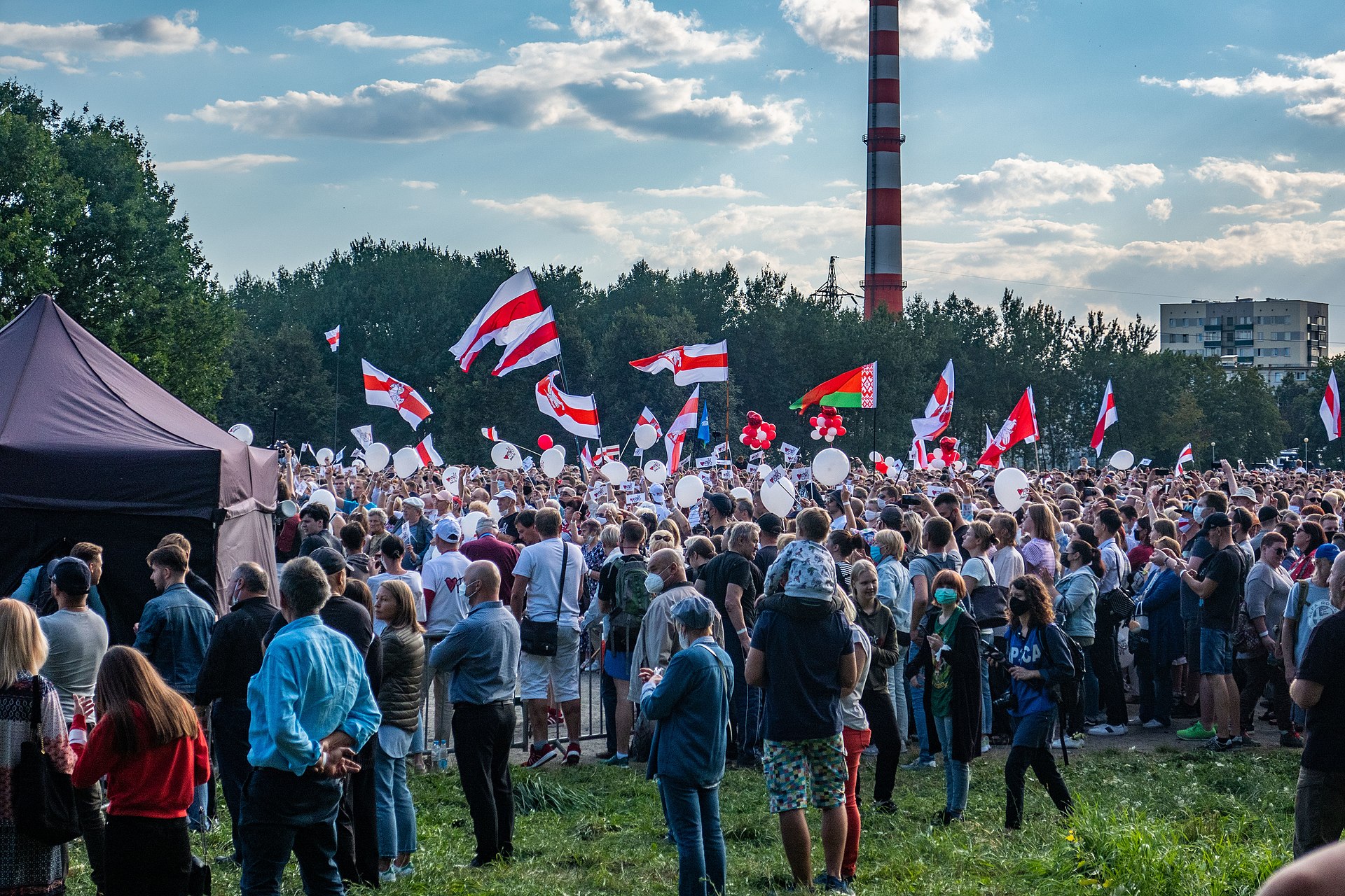 Rassemblement de soutien aux candidates à l'élections présidentielle bélarusse, à Minsk le 30 juillet. Source : Wikimedia Commons.